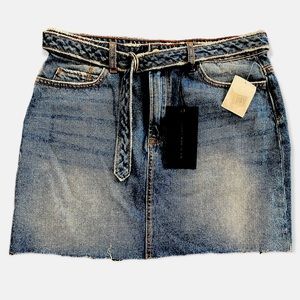 SP BLACK LABEL BELTED DENIM MINI SKIRT IN MEDIUM WASH WITH RAW HEM SIZE 29 NEW!